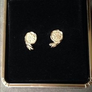 Vintage Washington 🏈 team 14k Gold Logo Earrings